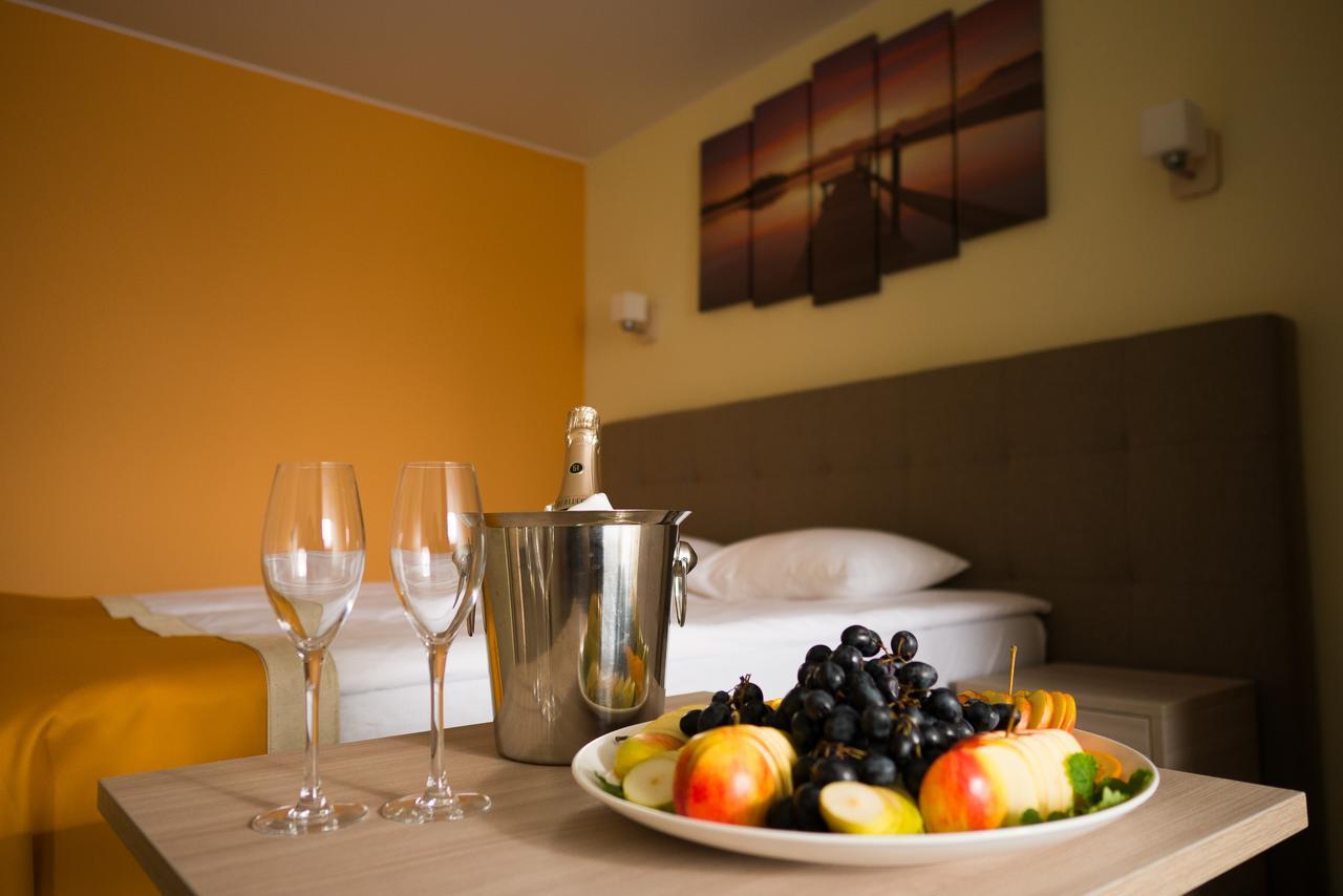 Liivarand Hotel Narva-Jõesuu Buitenkant foto