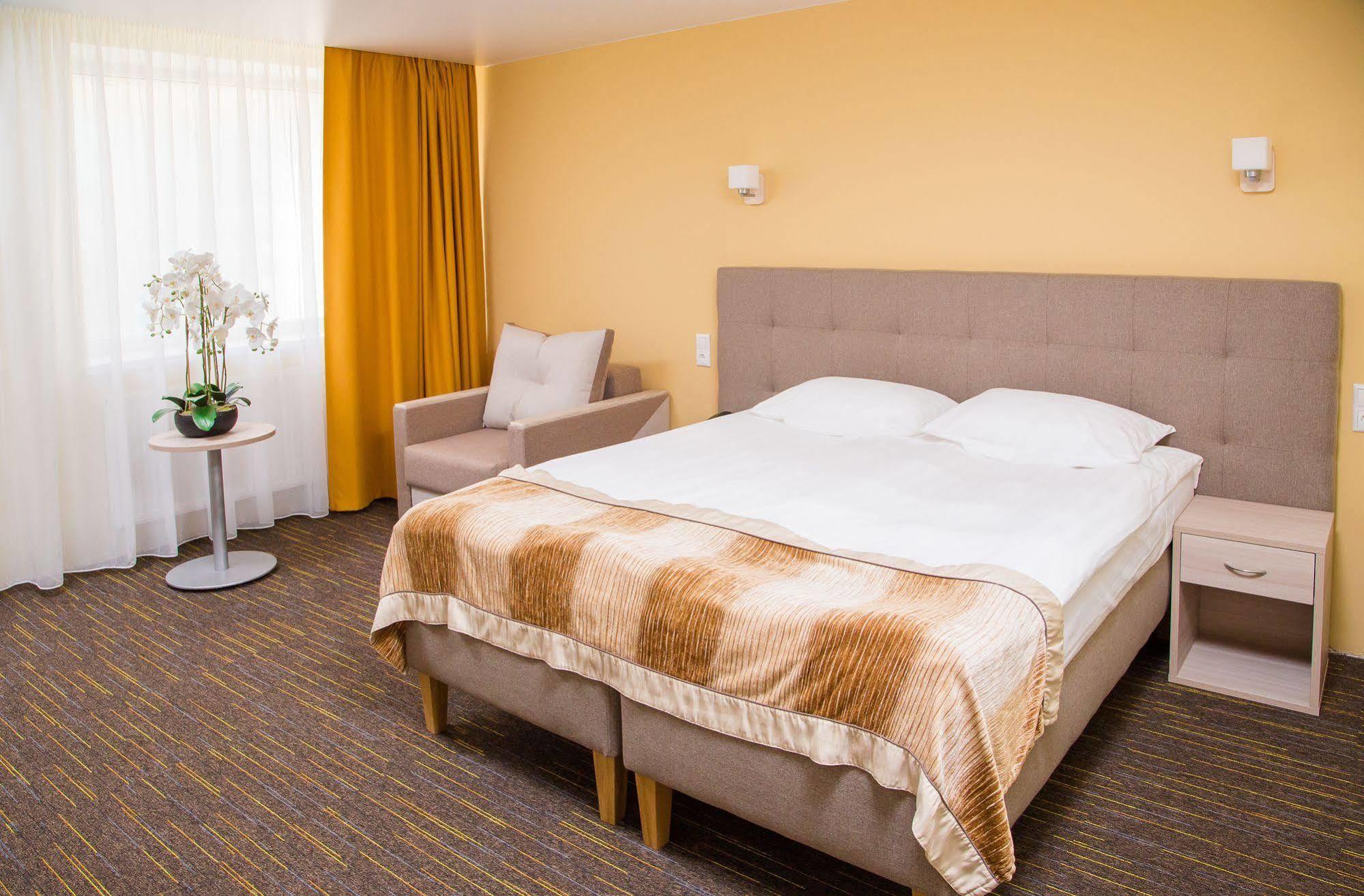 Liivarand Hotel Narva-Jõesuu Buitenkant foto