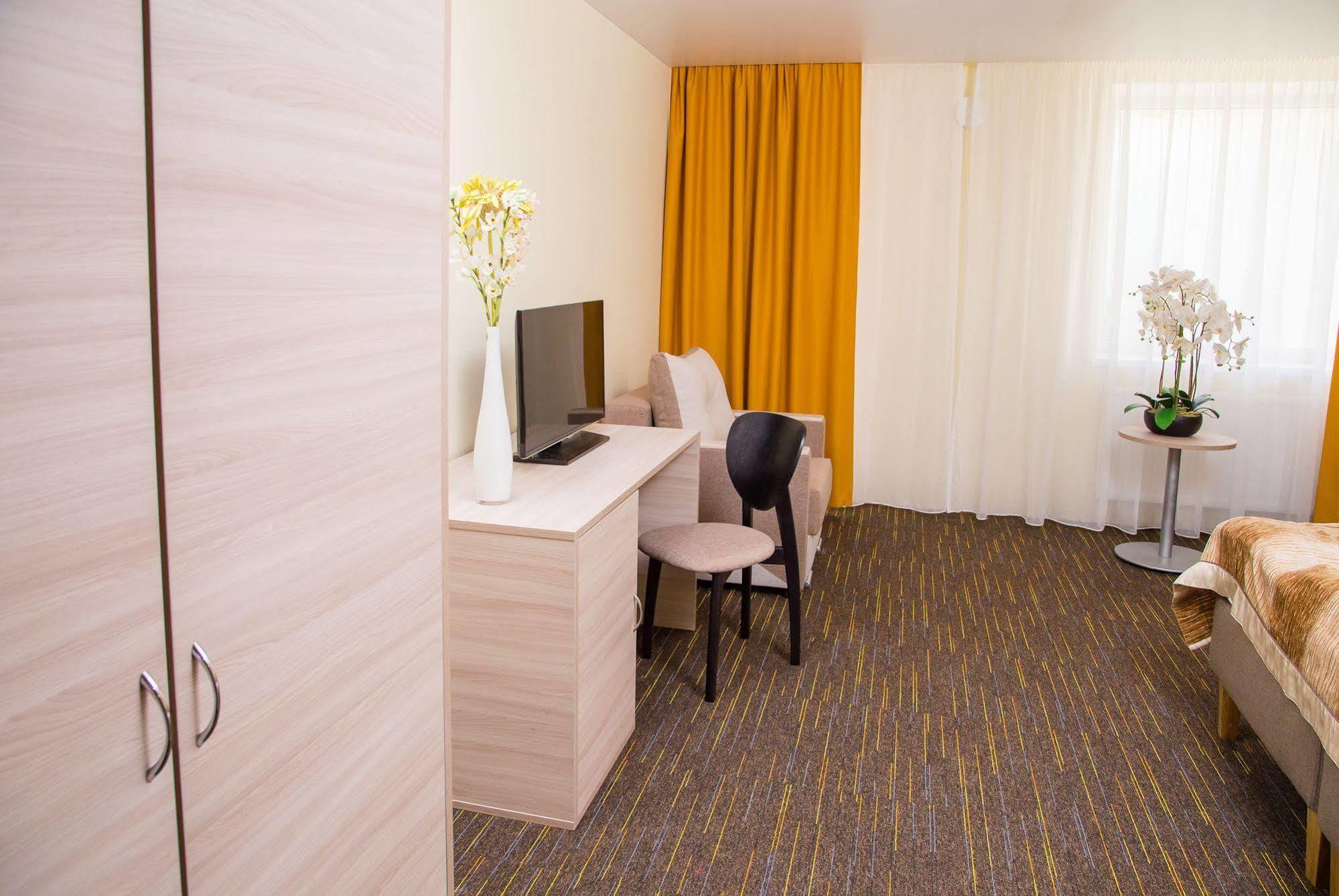 Liivarand Hotel Narva-Jõesuu Buitenkant foto